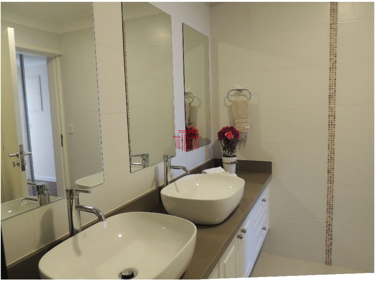 Apartamento ID.10890 - APARTAMENTO EN VENTA, PUNTA DEL ESTE, ESPECTACULAR VISTA AL PUERTO Y BAHÍA