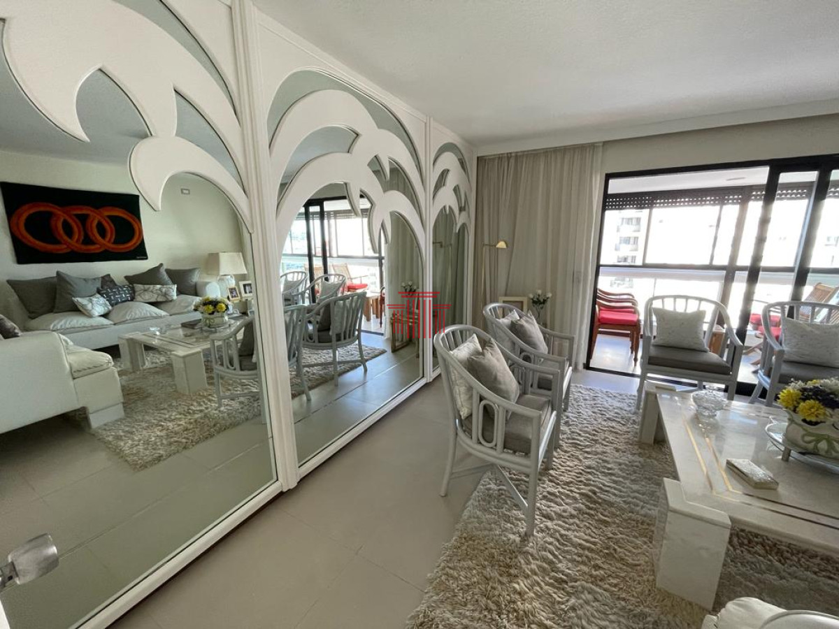 Apartamento ID.13963 - Apartamento en venta, playa brava Punta del Este