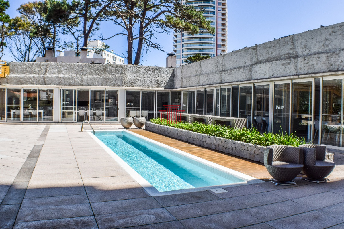 Apartamento ID.13102 - Apartamento en alquiler temporal, en Punta Del Este, Playa  brava.