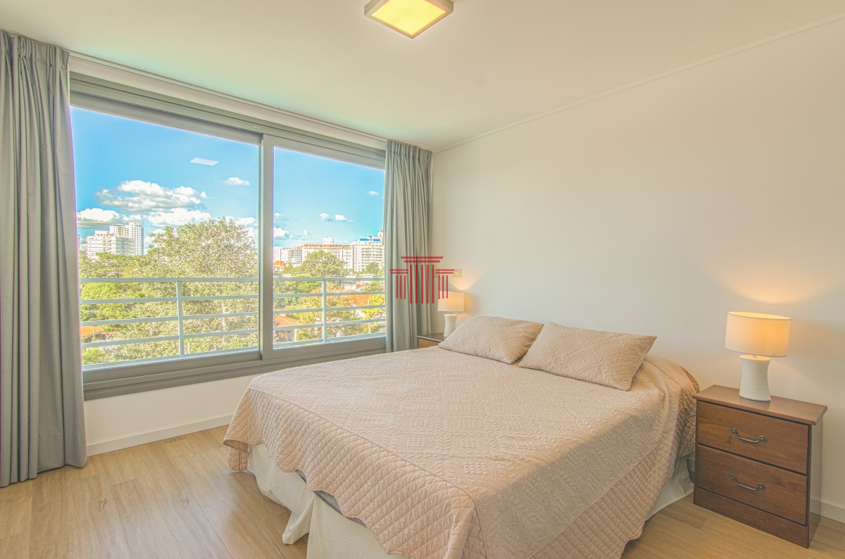 Apartamento ID.13300 - Apartamento en Punta del Este , playa Mansa, 2 dormitorios