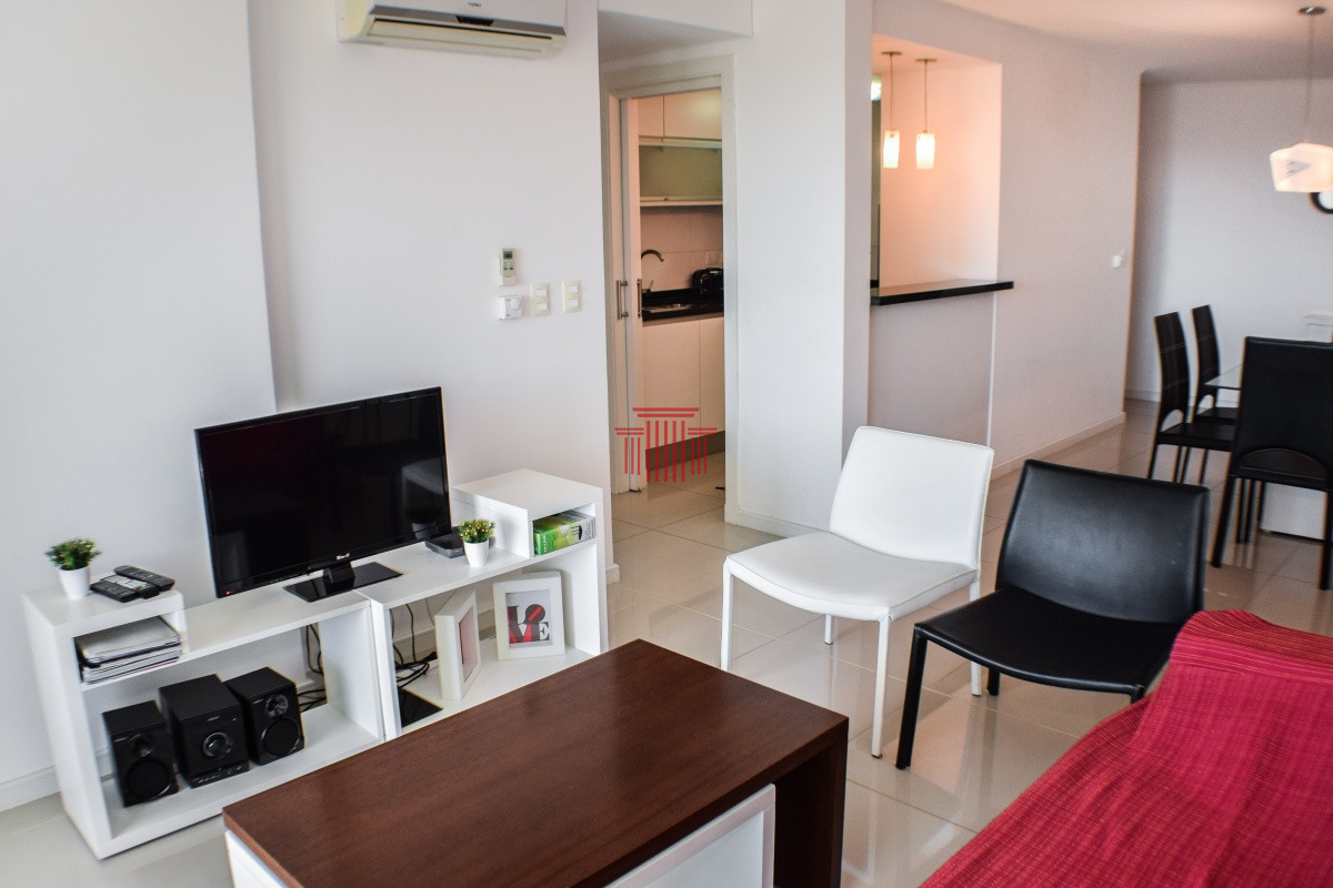 Apartamento ID.13102 - Apartamento en alquiler temporal, en Punta Del Este, Playa  brava.