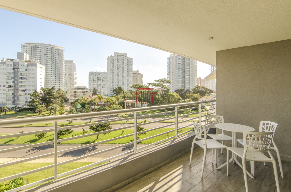 Apartamento ID.13300 - Apartamento en Punta del Este , playa Mansa, 2 dormitorios