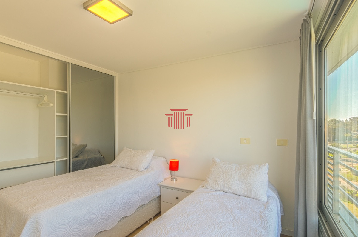 Apartamento ID.13300 - Apartamento en Punta del Este , playa Mansa, 2 dormitorios