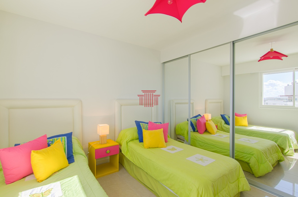 Apartamento ID.10361 - Apartamento en Punta del Este  , Playa mansa frente al mar 