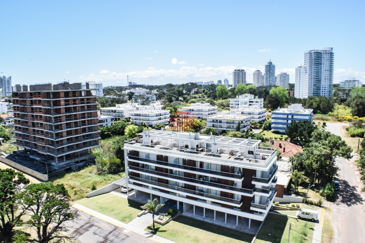 Apartamento ID.13102 - Apartamento en alquiler temporal, en Punta Del Este, Playa  brava.