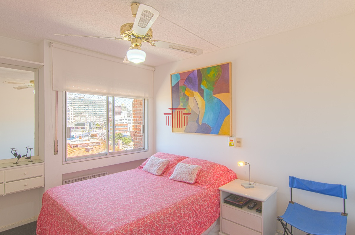 Apartamento ID.10099 - APARTAMENTO  EN PUNTA DEL ESTE - FRENTE AL MAR