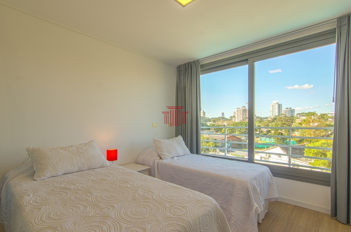 Apartamento ID.13300 - Apartamento en Punta del Este , playa Mansa, 2 dormitorios