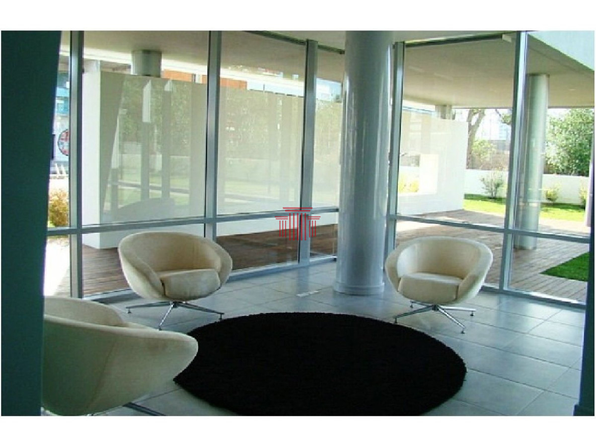 Apartamento ID.10813 - Apartamento en venta, Punta del Este con parrillero propio 