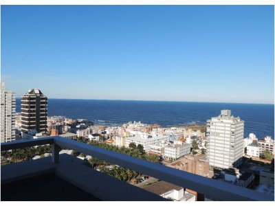 APARTAMENTO EN VENTA, PUNTA DEL ESTE, ESPECTACULAR VISTA AL PUERTO Y BAHÍA