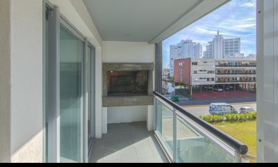 Apartamento en Punta del Este   2 dormitorios con parrillero