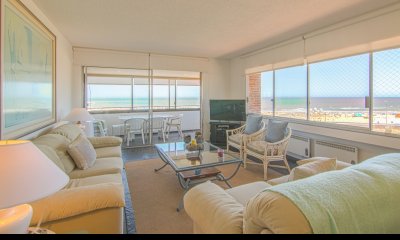 APARTAMENTO  EN PUNTA DEL ESTE - FRENTE AL MAR