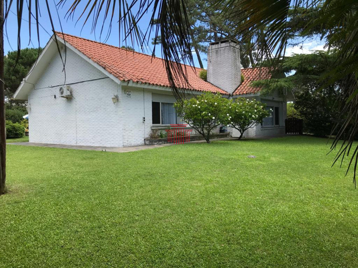 Casa ID.13235 - Casa en venta, Cantegril Punta del Este