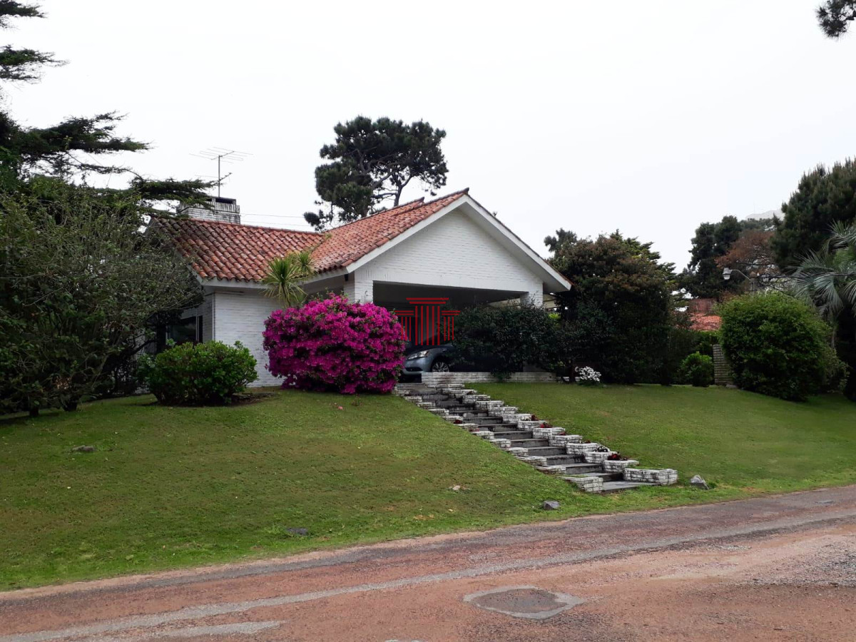 Casa ID.13235 - Casa en venta, Cantegril Punta del Este