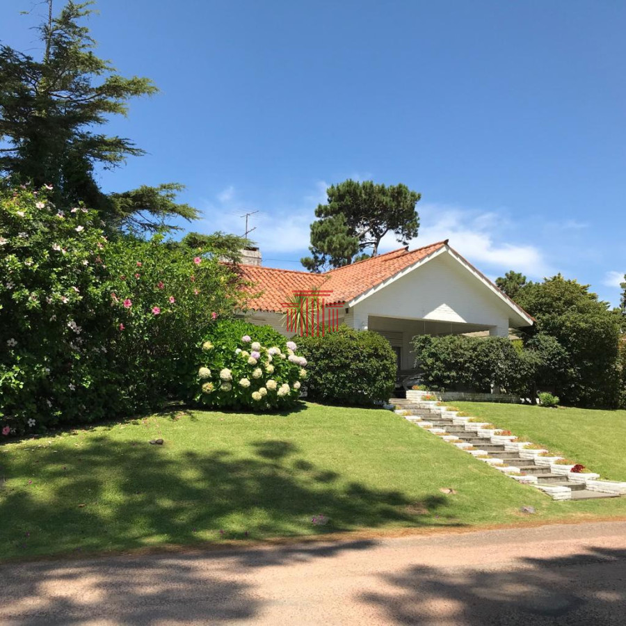 Casa ID.13235 - Casa en venta, Cantegril Punta del Este