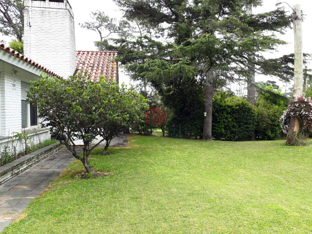 Casa ID.13235 - Casa en venta, Cantegril Punta del Este
