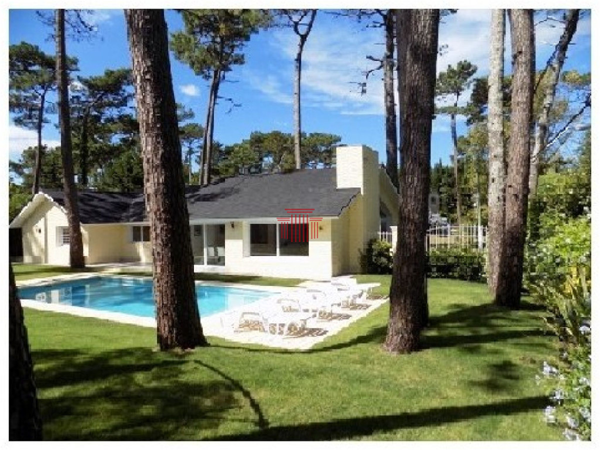 Casa ID.11992 - Alquiler de temporada, playa mansa, Punta del Este