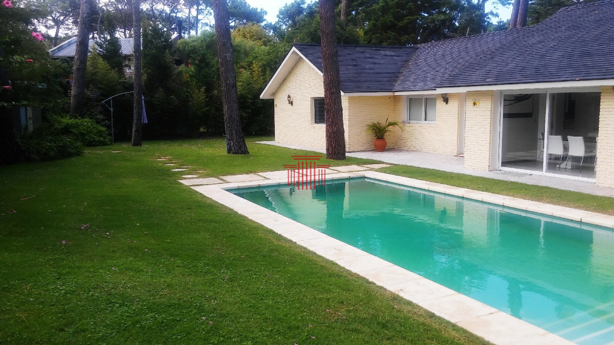 Casa ID.11992 - Alquiler de temporada, playa mansa, Punta del Este