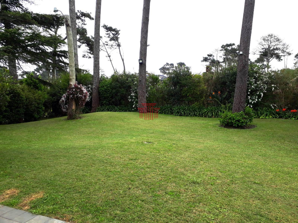 Casa ID.13235 - Casa en venta, Cantegril Punta del Este