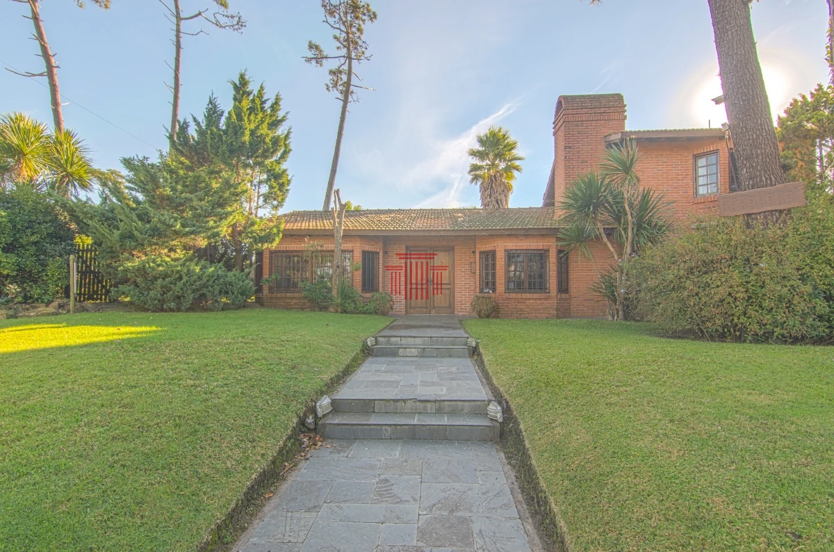 Casa ID.11882 - Casa en venta, zona Playa Mansa, Punta del Este 