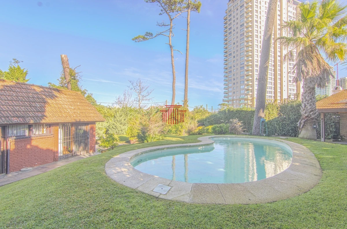 Casa ID.11882 - Casa en venta, zona Playa Mansa, Punta del Este 