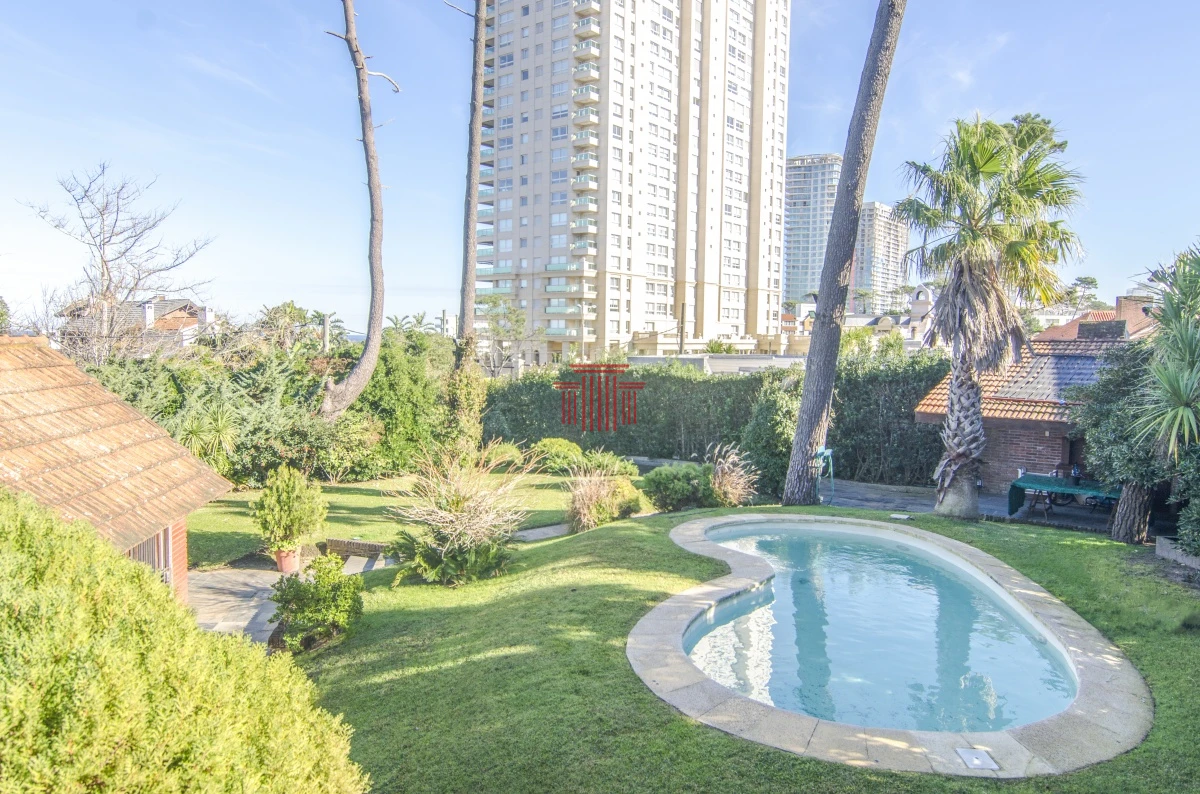 Casa ID.11882 - Casa en venta, zona Playa Mansa, Punta del Este 