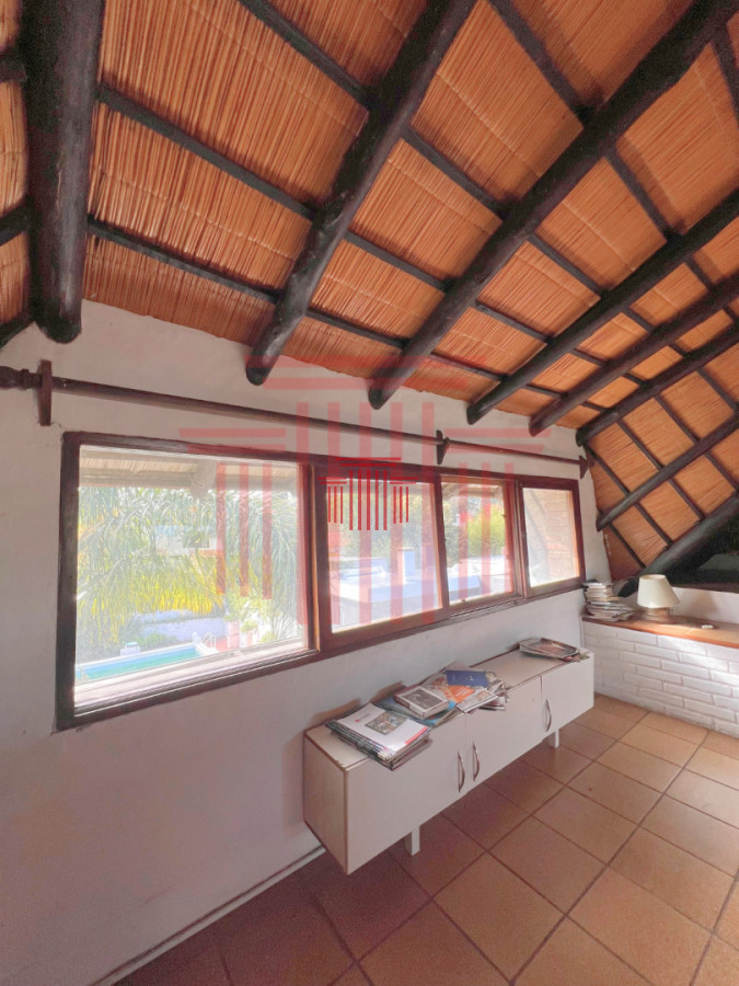 Casa ID.14068 - Casa de 5 dormitorios con piscina y cancha de tenis en Playa Mansa