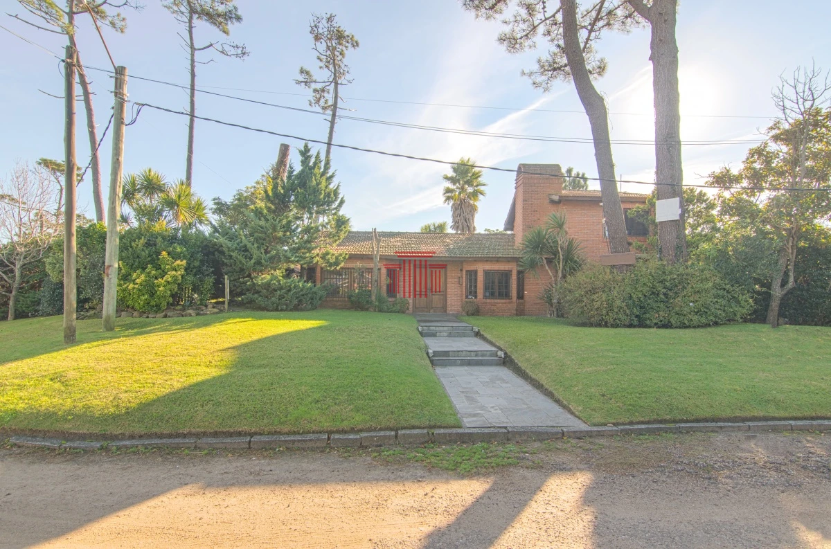 Casa ID.11882 - Casa en venta, zona Playa Mansa, Punta del Este 