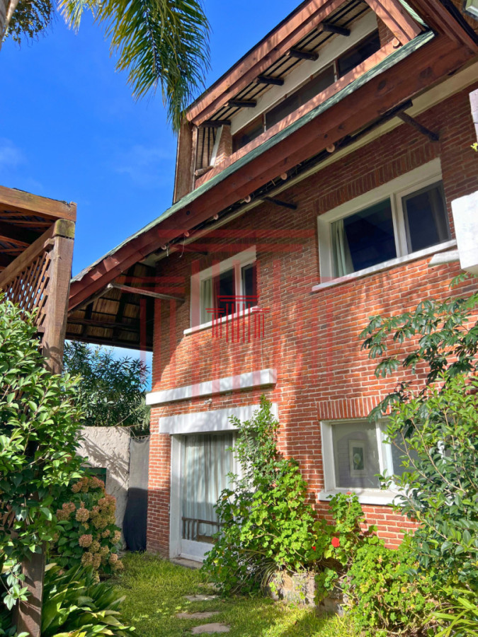 Casa ID.14068 - Casa de 5 dormitorios con piscina y cancha de tenis en Playa Mansa