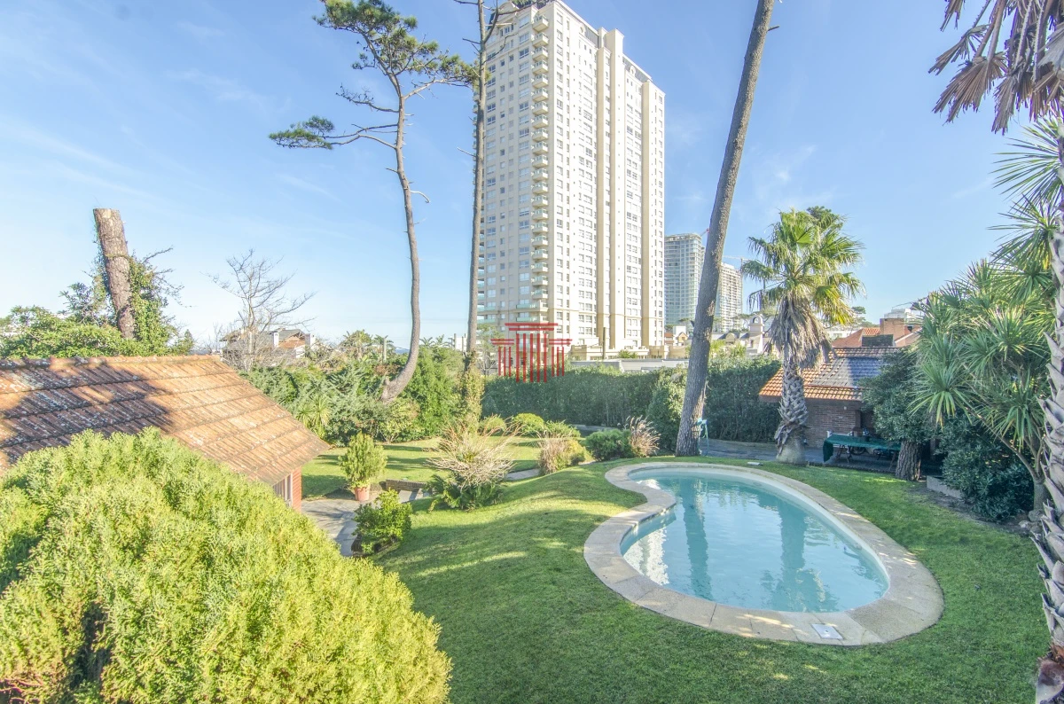 Casa ID.11882 - Casa en venta, zona Playa Mansa, Punta del Este 