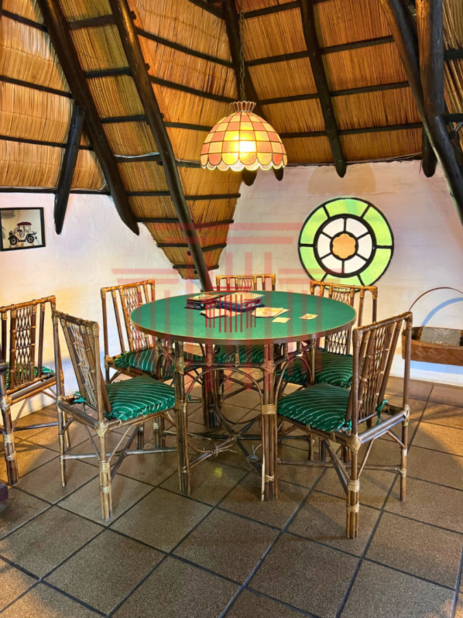 Casa ID.14068 - Casa de 5 dormitorios con piscina y cancha de tenis en Playa Mansa