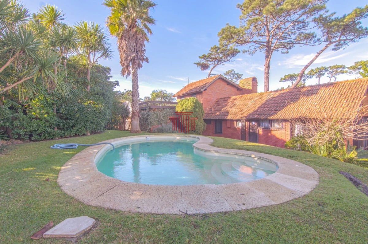 Casa ID.11882 - Casa en venta, zona Playa Mansa, Punta del Este 