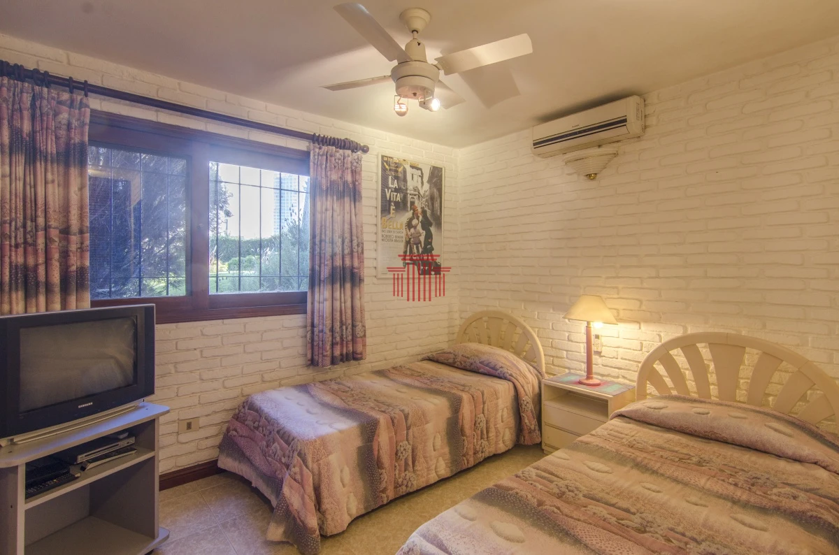 Casa ID.11882 - Casa en venta, zona Playa Mansa, Punta del Este 