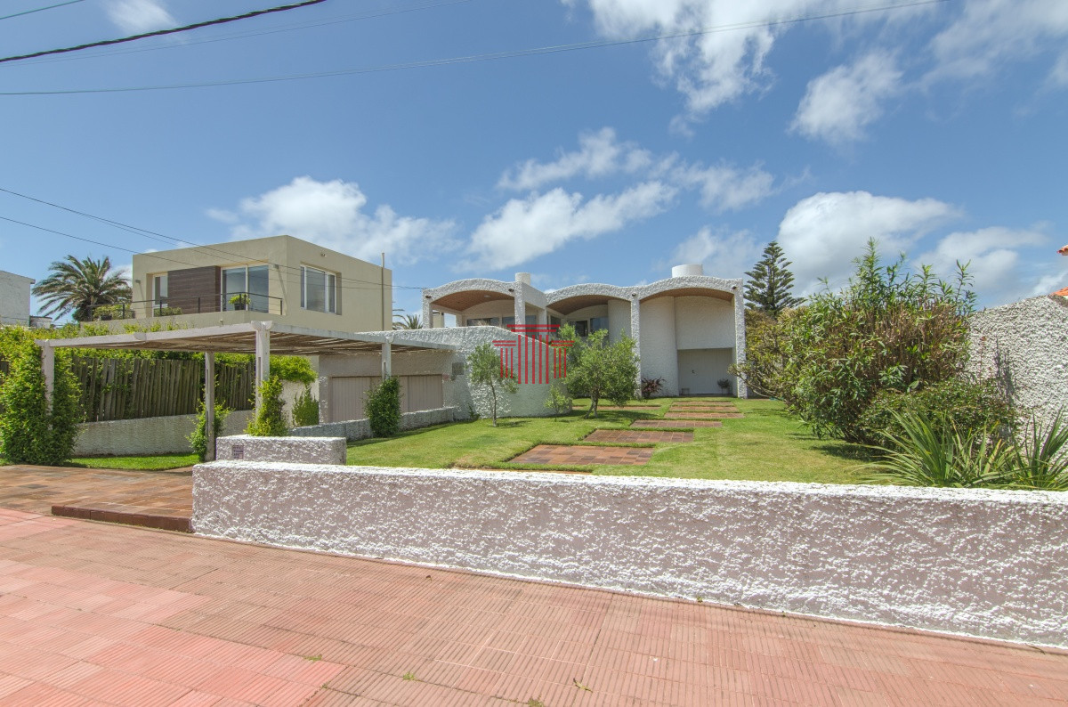Apartamento ID.11923 - Casa en venta península, Punta del Este