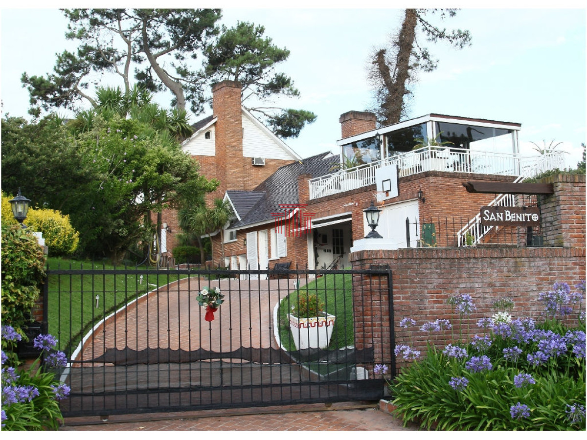 Casa ID.11933 - Espectacular casa en venta, Playa Mansa, Punta del Este