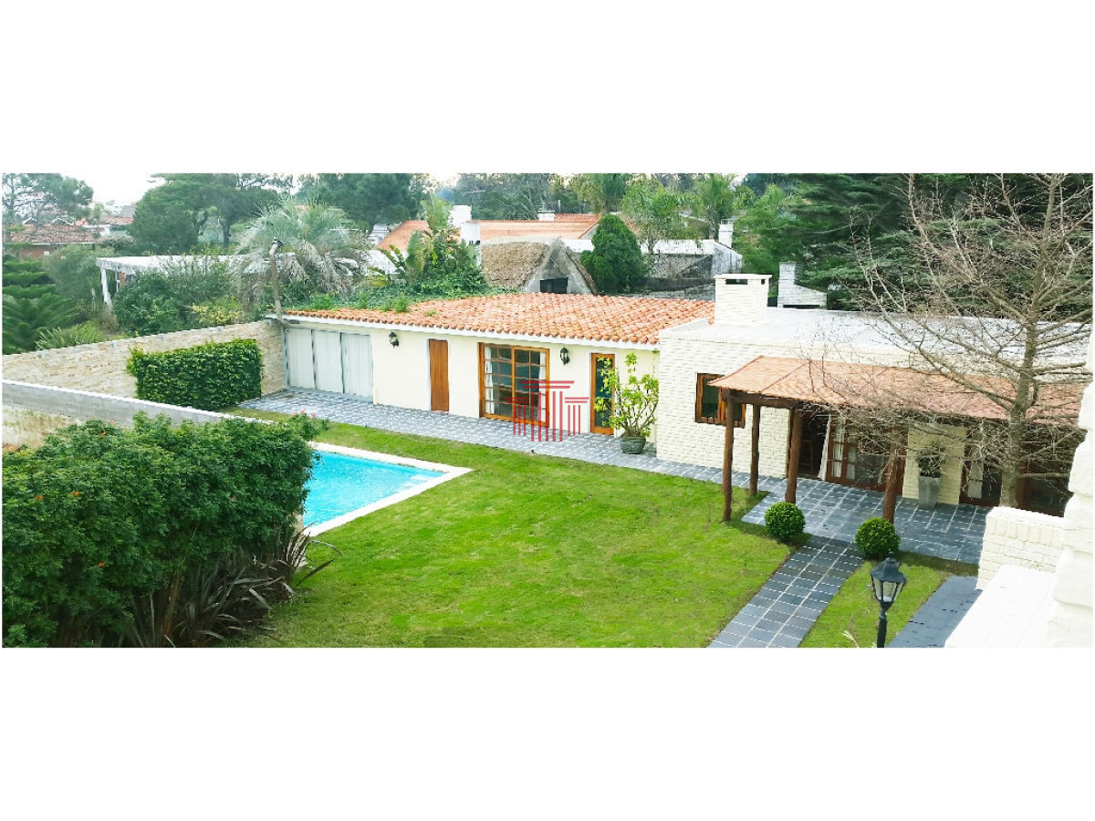 Apartamento ID.11990 - Alquiler temporal, playa mansa, Punta del Este 
