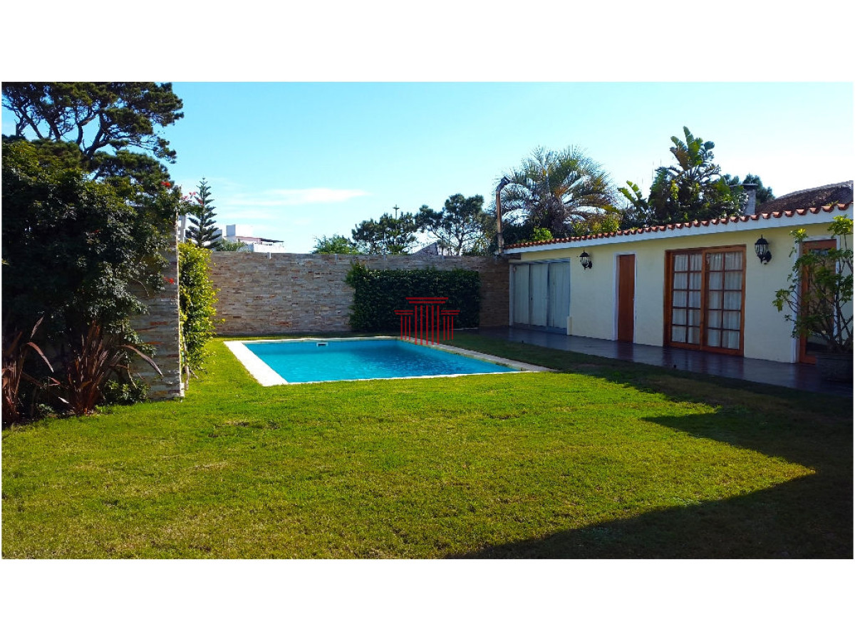 Apartamento ID.11990 - Alquiler temporal, playa mansa, Punta del Este 