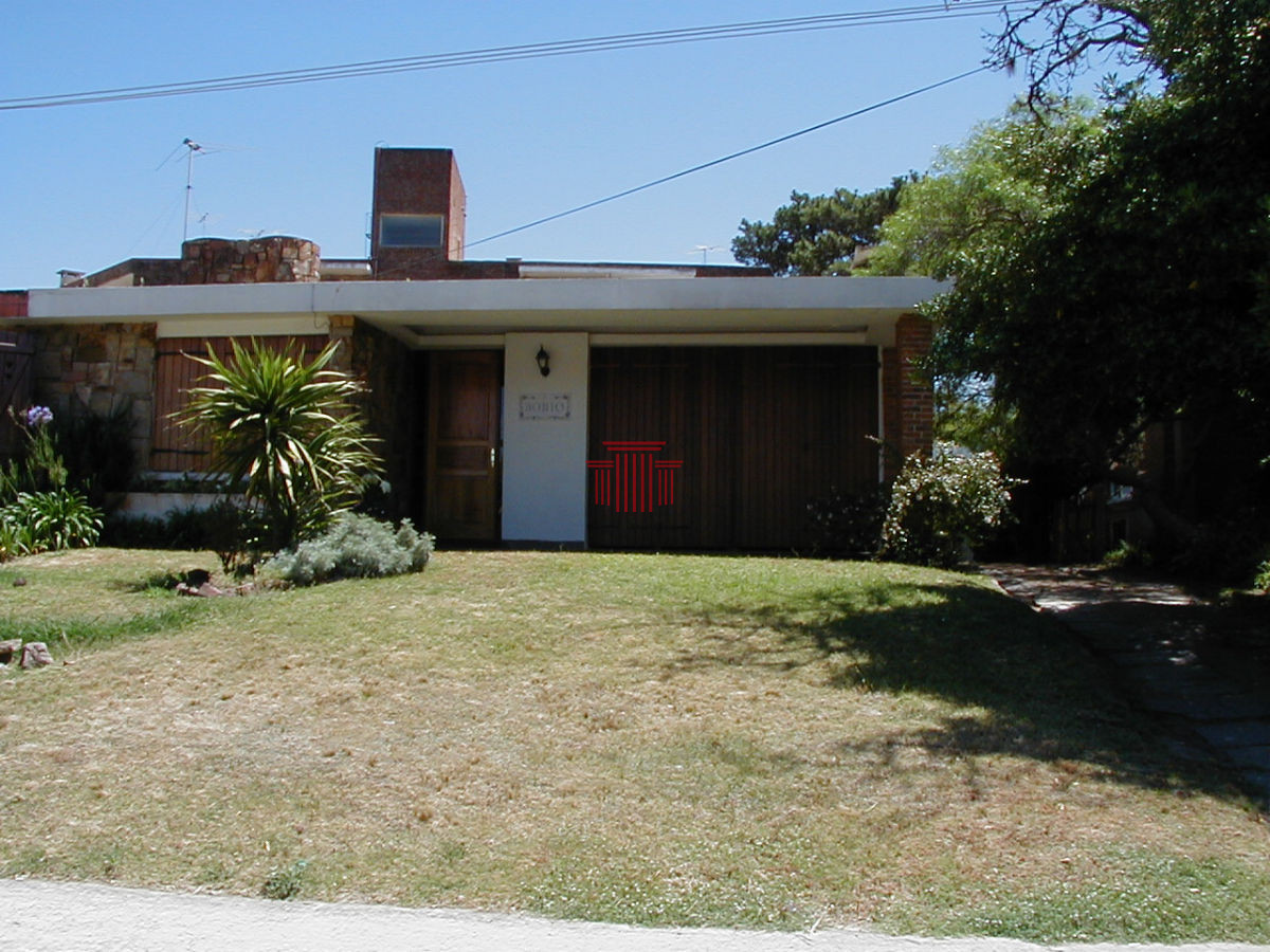 Casa ID.11367 - Casa en venta, Punta del Este, zona comercial