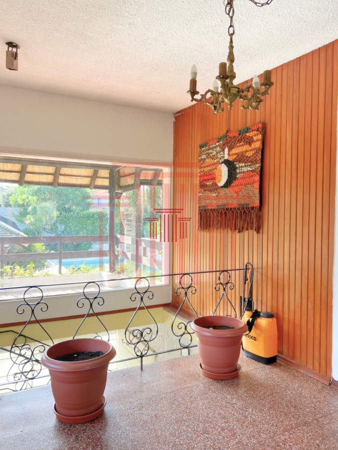 Casa ID.14068 - Casa de 5 dormitorios con piscina y cancha de tenis en Playa Mansa