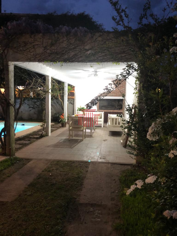 Casa ID.11367 - Casa en venta, Punta del Este, zona comercial