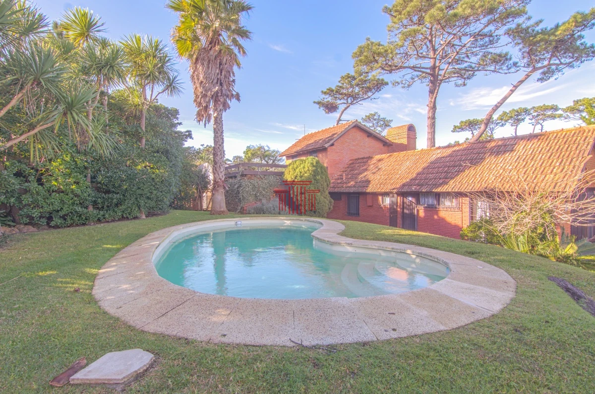 Casa ID.11882 - Casa en venta, zona Playa Mansa, Punta del Este 