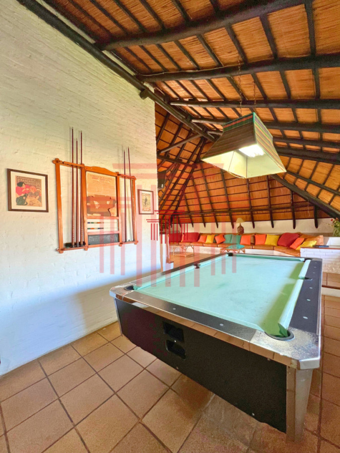 Casa ID.14068 - Casa de 5 dormitorios con piscina y cancha de tenis en Playa Mansa