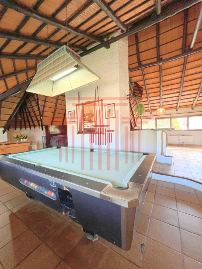 Casa ID.14068 - Casa de 5 dormitorios con piscina y cancha de tenis en Playa Mansa