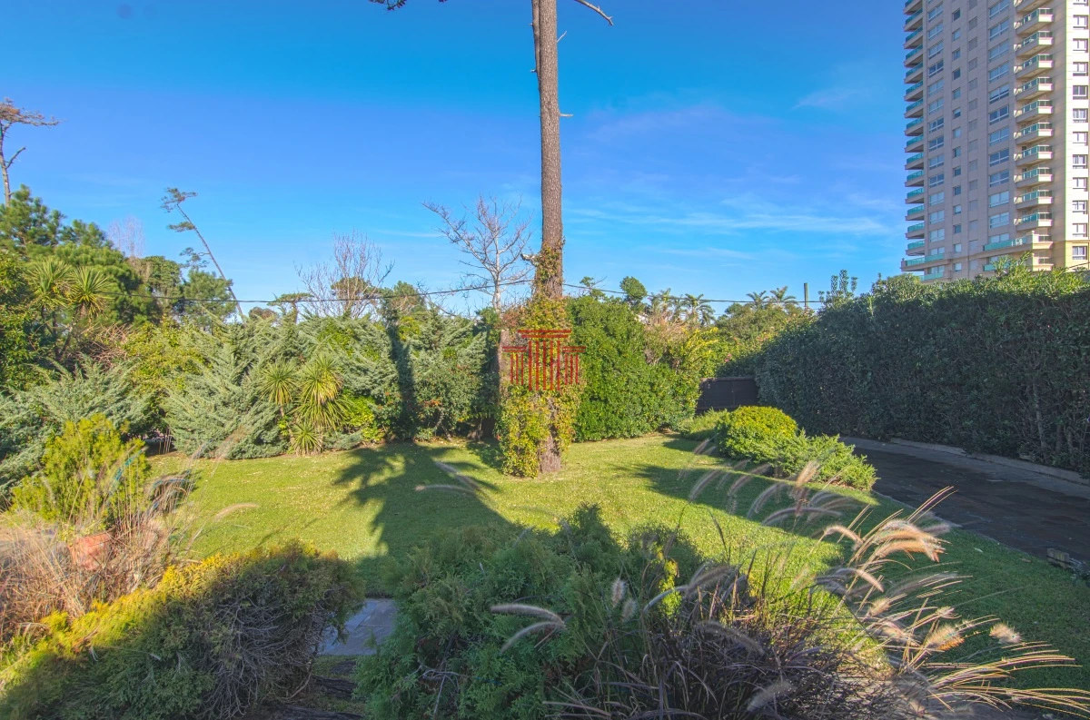 Casa ID.11882 - Casa en venta, zona Playa Mansa, Punta del Este 