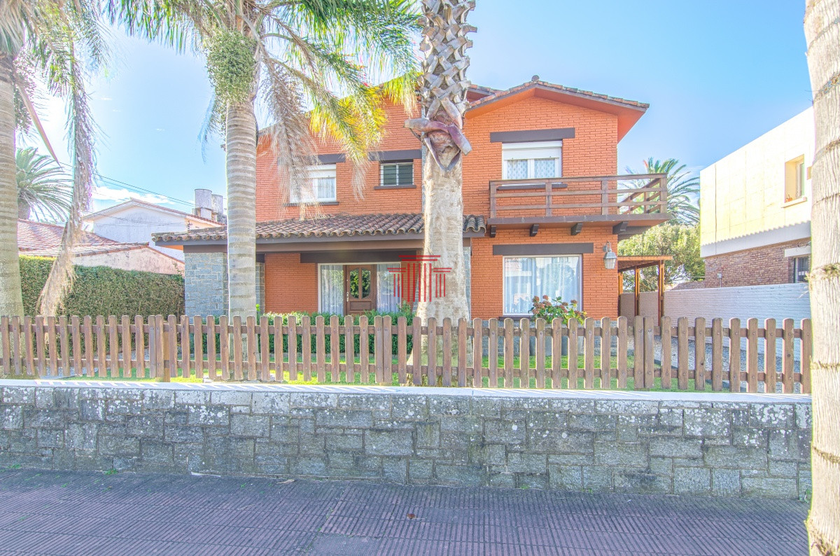 Casa ID.11026 - Casa en Punta del Este , Peninsula a Mtrs del Puerto 