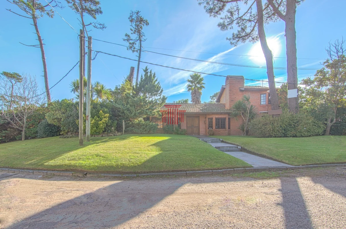 Casa ID.11882 - Casa en venta, zona Playa Mansa, Punta del Este 