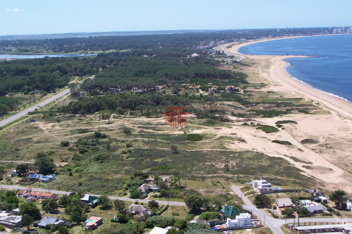 Apartamento ID.14004 - Lote de Mayor Área en la Zona - Las Grutas- Primera Linea - Ideal Inversión - Apto para Desarrollo 