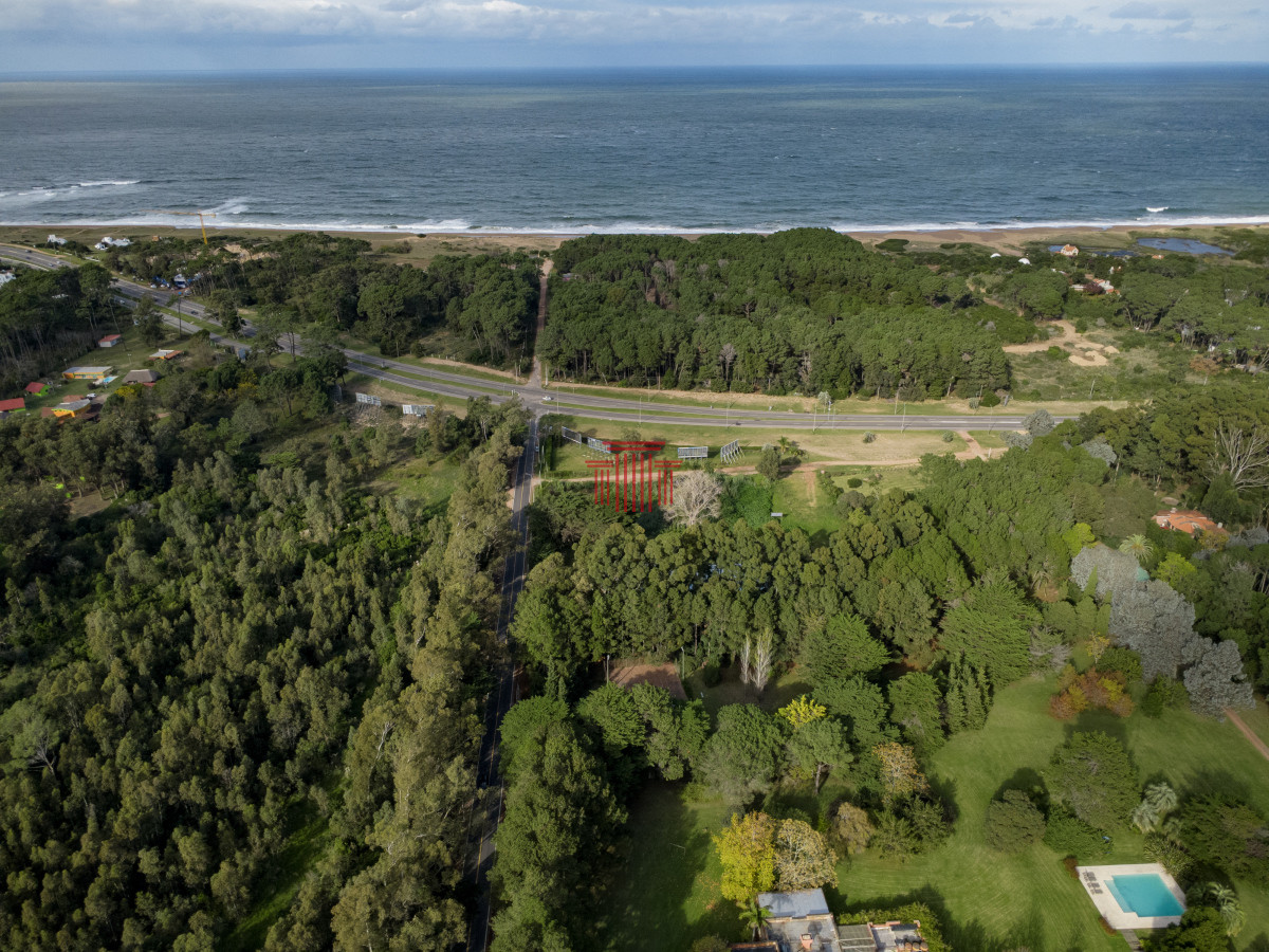 Apartamento ID.14005 - Lote en Inmejorable Ubicación - Piedra del Chileno - A 250 metros del mar