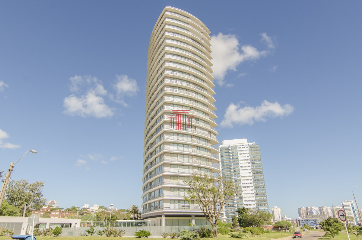 Apartamento en Punta Del Este, en venta y alquiler  - DYT13299A