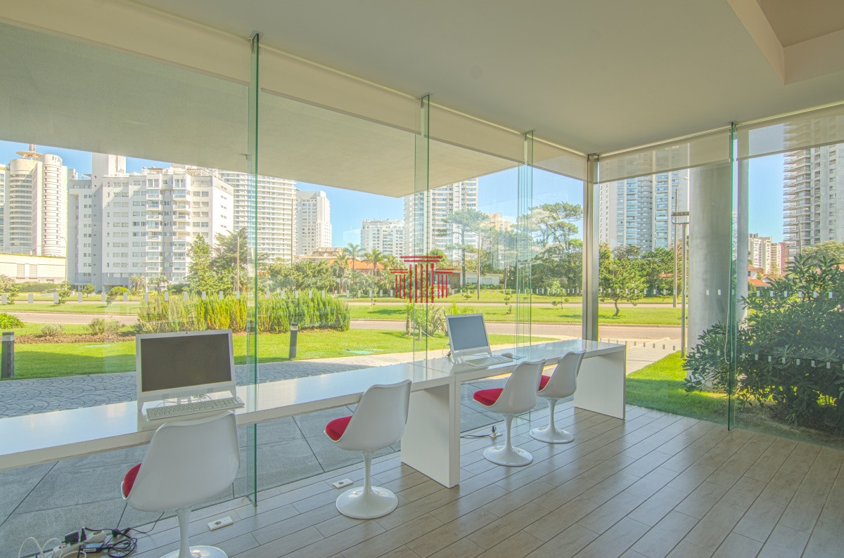 Apartamento ID.13300 - Apartamento en Punta del Este , playa Mansa, 2 dormitorios