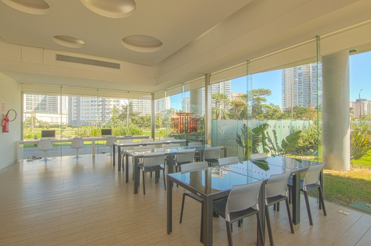 Apartamento ID.13300 - Apartamento en Punta del Este , playa Mansa, 2 dormitorios